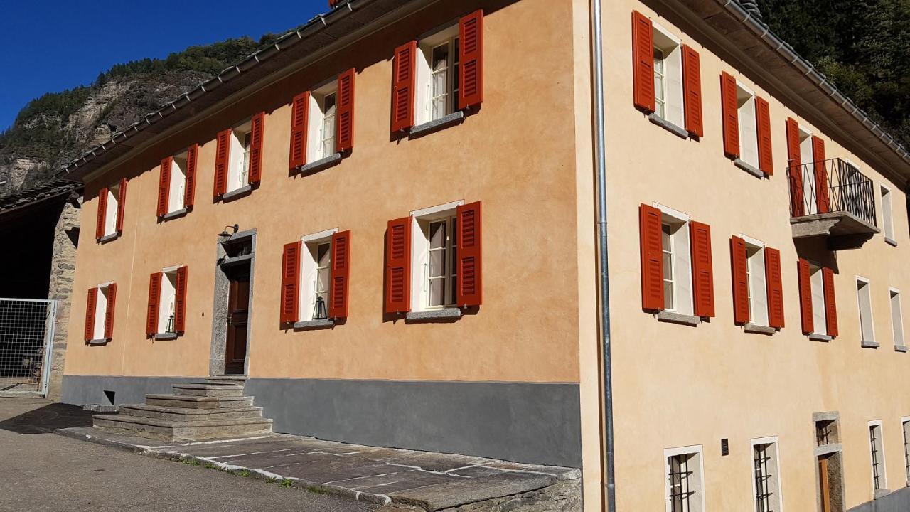Bnb Ai Cav Calanca Arvigo Eksteriør billede